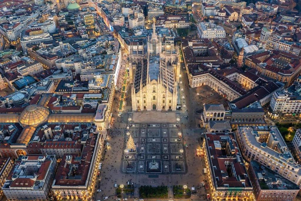 Duomo 10 Min Luxury • Terrazzo • Wi-Fi • Netflix Lägenhet Milano Exteriör bild