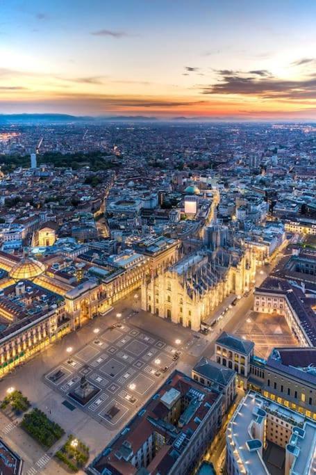 Duomo 10 Min Luxury • Terrazzo • Wi-Fi • Netflix Lägenhet Milano Exteriör bild